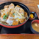 国境食堂 - カツ丼（大）。