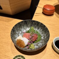 瓢嘻 新橋店 - 造り〜本まぐろ紋甲烏賊 梅肉ジュレがけ