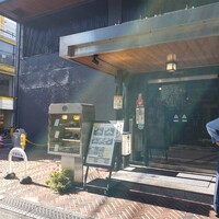 とんかつ まい泉 青山本店 - 撮りづらい外観