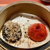 Ji-Cube - 二種小籠包
                      ☆黒トリュフの小籠包
                      ☆麻辣小籠包