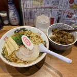 Hacchoubori - ミニ牛スジカレー丼とラーメンセット 900円　　　　　　　　　　
                        