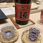 Sushidou Tomiza - 三井の寿 純米吟醸 +14 大辛口　ダブルA面ラベル（片面は「スラムダンク」風ラベル）