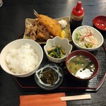 どんどん焼き食い処 けやき - 唐揚げとアジフライ