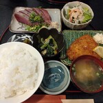 どんどん焼き食い処 けやき - カツオ刺とアジフライ