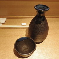 まんてん鮨 日比谷オクロジ店 - 例によって熱燗を