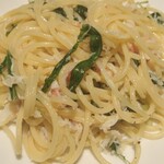 トラットリア ヴィヴァーチェ - ズワイガニと旬野菜のペペロンチーノパスタ〜絶妙な茹で加減のアルデンテパスタ、上質なズワイガニ、オリーブオイル、旬の野菜の旨味が絡み、メチャウマ〜(๑´ڡ`๑)❤