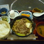 津ミートカシワギ - 牛なべ定食（840円）