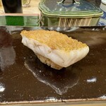 鮨 こう介 - 炭火炙りのノドグロ(塩)