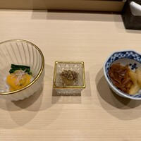 鮨 こう介 - 前菜2種(烏賊の酢味噌和え・クリームチーズのトリュフ掛け)＋2種のガリ