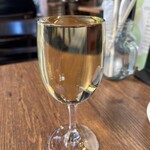 アガリコ 新宿 オリエンタルビストロ - 白ワイン１杯目