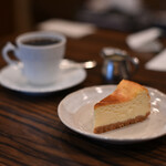 カフェ・ラパン - フレンチ・ブレンド＠税込600円＋ベイクドチーズケーキ＠税込500円│平日13:20頃訪問