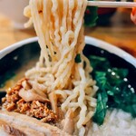 麺場 浜虎 - コク味噌ラーメン_麺リフト