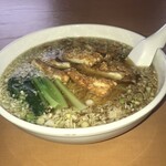 中国料理 東華 - どんぶりは大きいです。