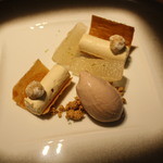 エ・オ ベルナール・ロワゾー・スィニャテュール - ショコラブロンドのムース、イチジクのアイス添え