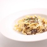 ヴィア トスカネッラ - 秋に人気の タリアテッレ イタリア産ポルチーニのソース