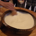 宇豆基野 - 豆富　よせたて豆富；にがりを入れると・・・