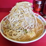 大ラーメン（ニンニク、野菜￥750）10/8/2013