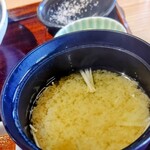 ぶた福 チャコール - 美味しいお味噌汁です➰(o^∀^o)☝️お塩で頂くのが一番美味しかったです➰ヾ(*´∇`)ﾉ