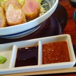 ぶた福 チャコール - 山葵、ソース、胡麻ソース。胡麻ソースは甘めです➰(o^∀^o)