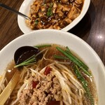 上海華龍 - ヤマダ電機の上とは思えない熱烈な台湾ラーメンとネチョネチョした感触が楽しい麻婆丼