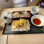 Teuchi Sobano No Hana - 連れ合いの鶏天二八蕎麦。