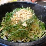 石ヤキ製麺所 - 炙り豚・大葉の石ヤキ麺