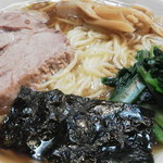 らぁめん 大安 - 具は、チャーシュー、メンマ、ほうれんそう、海苔、刻みネギ☆