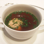 銀座 ハプスブルク・ファイルヒェン - ランチコース(5250円・サ別)のウィーンのコンソメスープ フライッシュ・ブロートクヌーデル