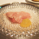 銀座 ハプスブルク・ファイルヒェン - ウィーン伝統の骨付き熟成ハム”ウィーナーバインシンケン”(グロース1260円・サ別)