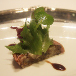 銀座 ハプスブルク・ファイルヒェン - ランチコース(5250円・サ別)のアミューズ 鶏むね肉とキノコのゼリー寄せ