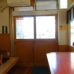 石ヤキ製麺所 - 店内も清潔で掃除が行き届いとる