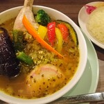 Cafe de Spice - 骨付きチキンと野菜のスープカレー(1650円)
