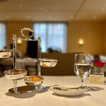 資生堂パーラー - 福神漬、らっきょう、玉葱の醤油漬け、みかんのシロップ漬けの薬味が彩りを添える