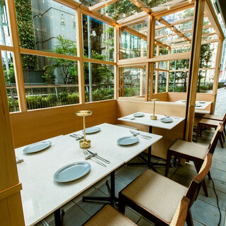 テラス席にて開放的なディナー、ランチを！
                                          