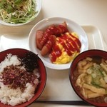 Hoteru Ekono - ビジホの無料朝食サービス、最近増えたな〜。
                      品数は少ないけど、十分！
                      ごちそうさまでした(^o^)/
                      福井のコシヒカリ美味しかったです！