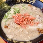 博多ラーメン 本丸亭 - すりごま、紅生姜、唐辛子味噌、にんにく醤油をトッピング