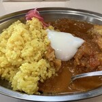 カフェ&カレー カデル - トマトチキンカレー温玉乗せ