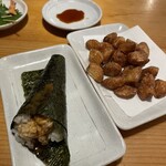 Yatai Zushi - 納豆手巻き157円　揚げニンニク437円