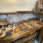 小さなパン小屋 一休 - 店内①