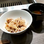 USHIGORO S. - 松茸と近江牛ヒレの土鍋ごはん