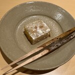 銀座 しのはら - 栗を練り込んだ葛焼き