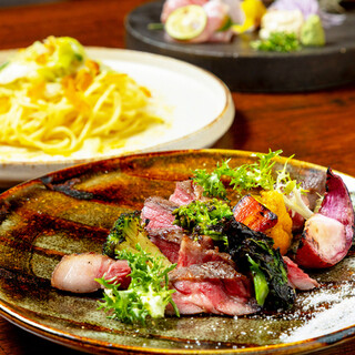 義大利菜與日本料理結合的創意日本料理。精選食材精心烹調的多款精美菜餚