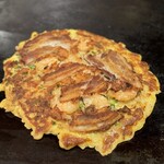 もりぐち - カリカリの豚バラたっぷり！えびのトッピングもたっぷり！　　　　　これはこのままどんなソースでも笑顔になれそう