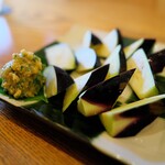 蕎や 月心 - 水ナス、香味味噌を添えて