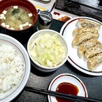 Miyoshino - ぎょうざ定食+新漬け２枚