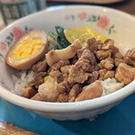 家豆花 - ルーロー飯　750円　ビール　550円