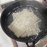 矢の屋 - ２袋茹でます