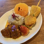 スパイス計画 - 壱の皿（柿、玉ねぎ、レモンのフリット他）♪