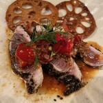スパイス計画 - 四の皿（鰹のタタキ、トマトと茗荷のソースと蓮根ソテー）♪
