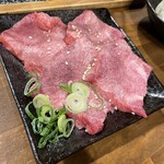 炭火焼肉 じゃけぇ - 